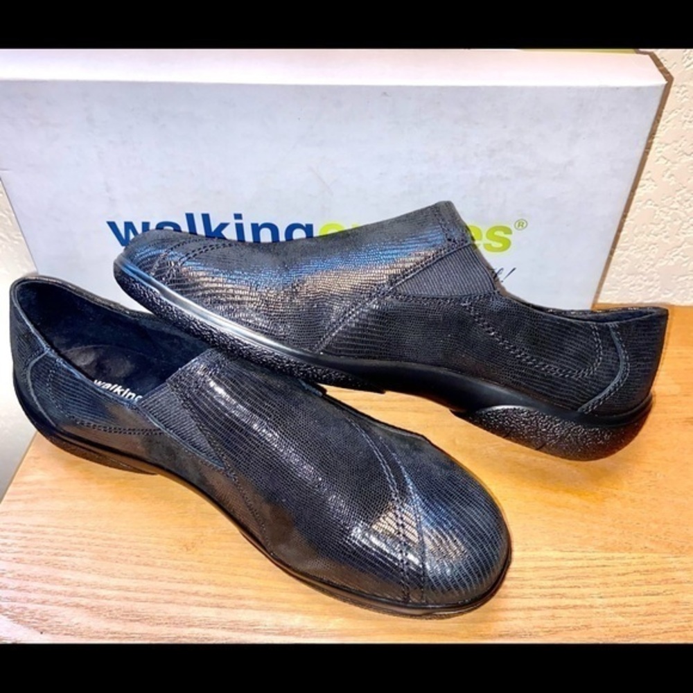 NIB-Walking Cradles Black Patent Leather Loafer
